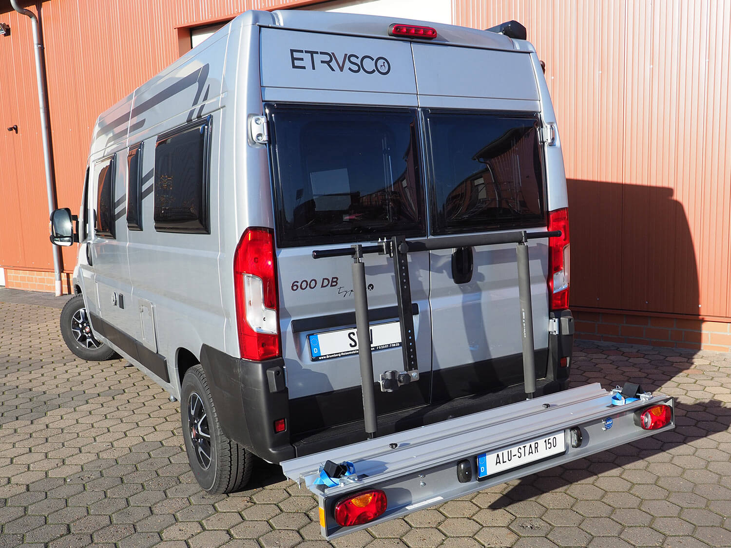 Seitenansicht SMV Alu-Star 150 KW montiert an Kastenwagen.