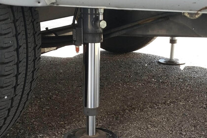 Detailansicht SMV Hydraulikstütze eingefahren.