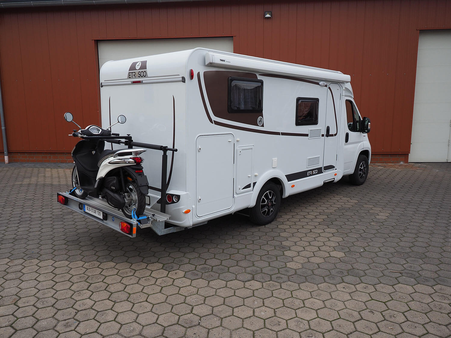 Seitenansicht SMV Alu-Star 120 mit fixiertem Roller