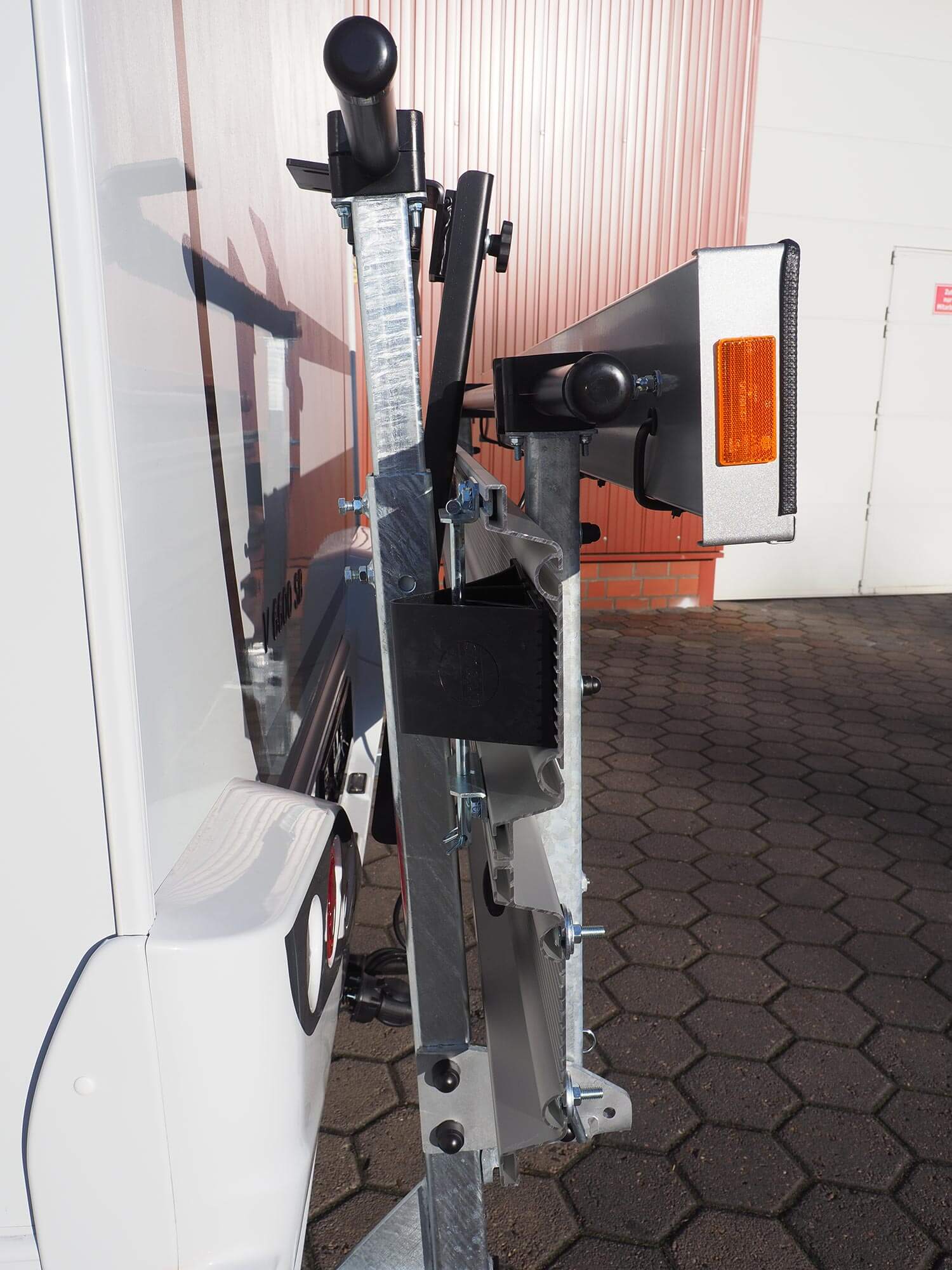 Seitenansicht vom SMV Rad Max 130 eingeklappt.